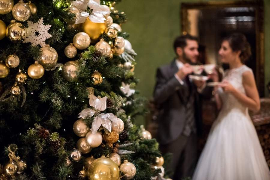 matrimonio-in-inverno-albero-natale-ingresso-villa-acquaroli