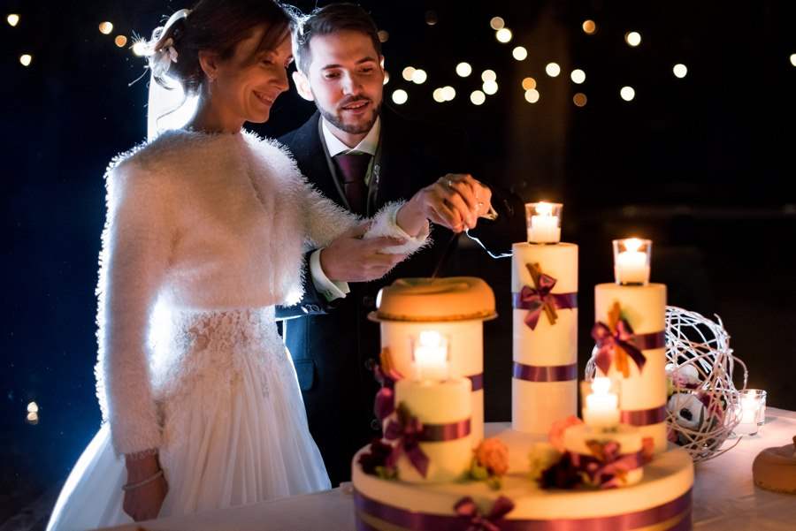 taglio-della-torta-matrimonio-in-inverno